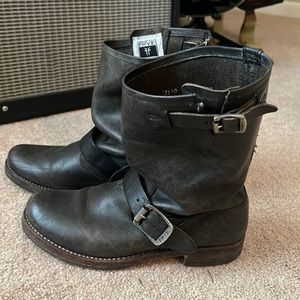 Frye Veronica Short Boot 7 Distressed Black